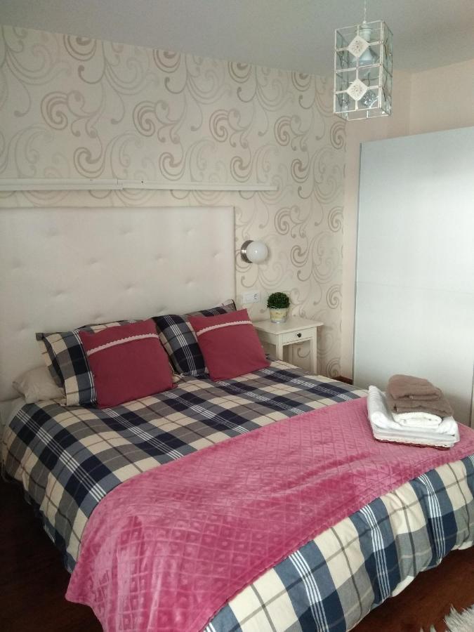 Apartamento Cine Colon Ribadeo Kültér fotó